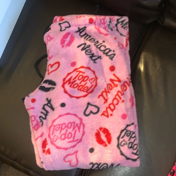 Cozy pjs - Picture 1 of 2